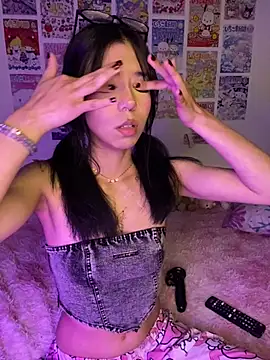 Webcam Model (Valen-Foxx1)  is live.Free join now!