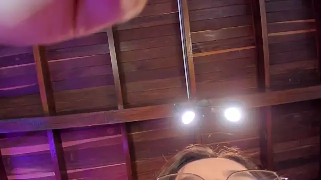 miakay1 (F teen) - 💋Enjoy my pussy with your legs open.🌶️