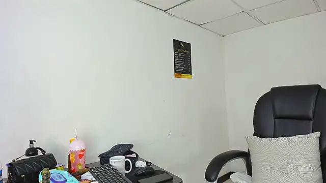 Aisha_hotts777 webcam