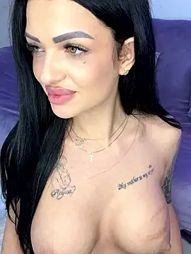 Webcam Model (IrisRossie)  is live.Free join now!