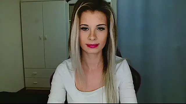 KristineGlow webcam