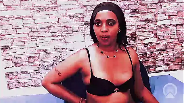 NaughtyChic28 webcam