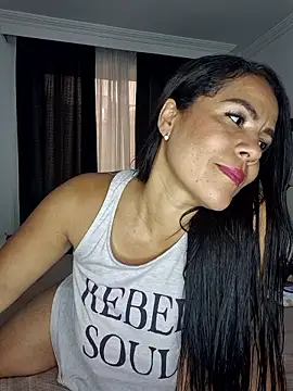 Webcam Model (karla-bruni)  is live.Free join now!