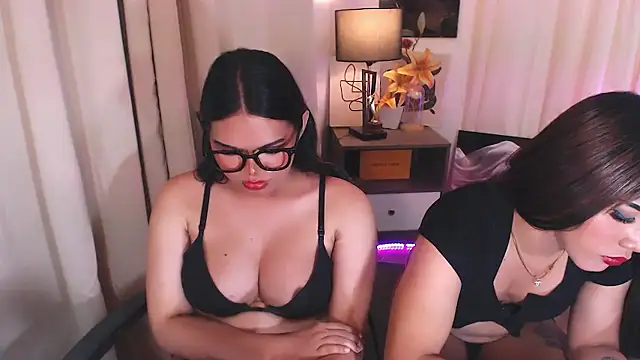 HeavenlyHugeCock webcam