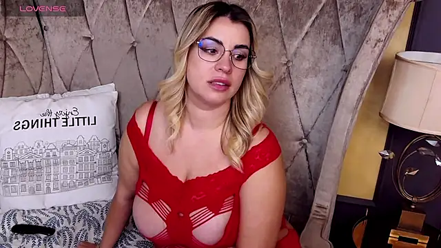 BustyGizelle's Stripchat show and profile