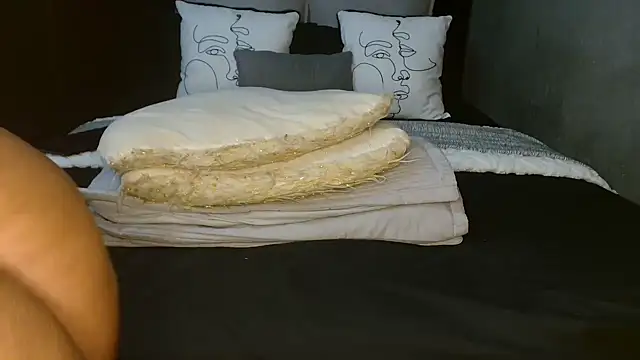 curveydollxx (F milf) - please help me move to a bigger place