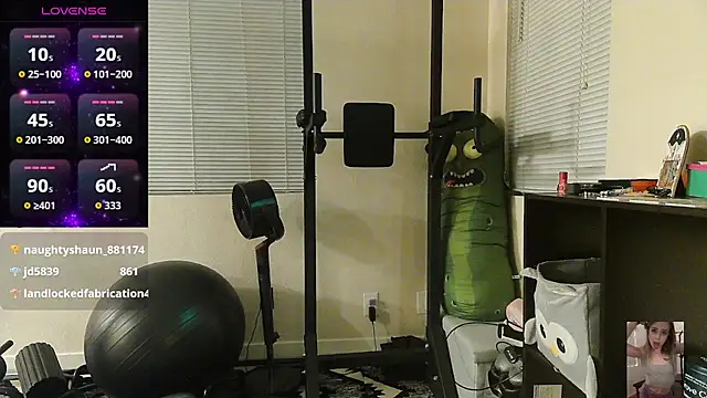 Blondiewithanass webcam