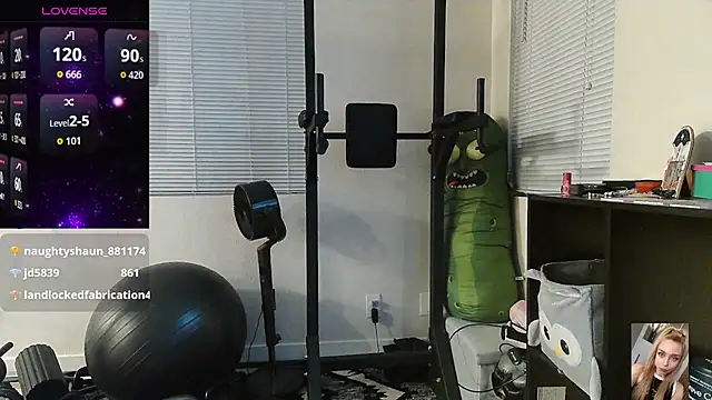 Blondiewithanass webcam