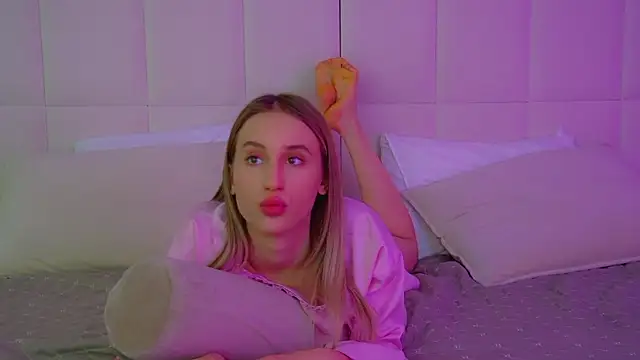 VictoriaHopsons webcam