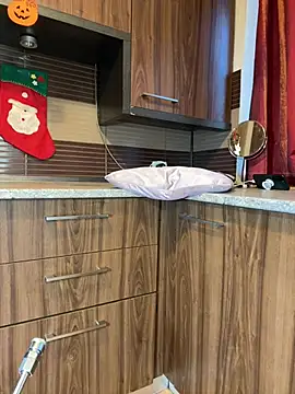 Hotmomcheckk_ webcam