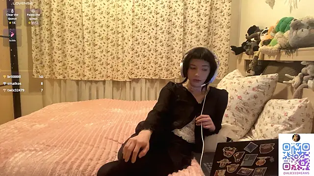 AliceInYourWonders webcam