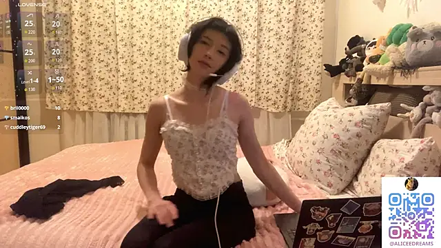 AliceInYourWonders webcam