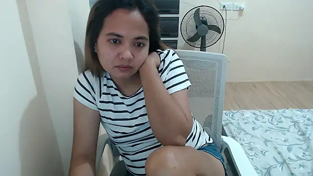 xTheLastVIRGINx webcam