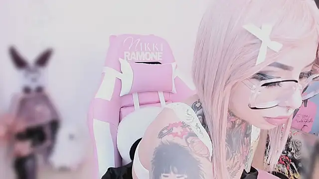 NikkiRamone webcam