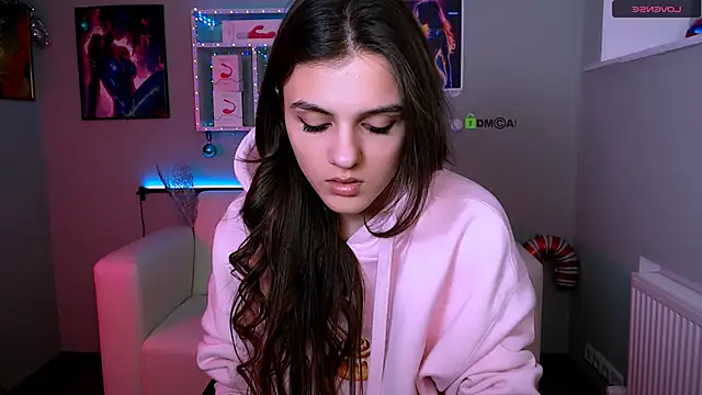 lisa_dark_ (F teen) - play tits