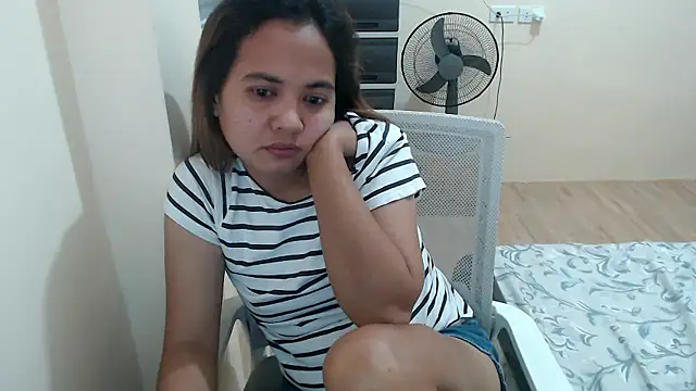 xTheLastVIRGINx webcam