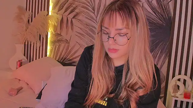 Samaantha-White webcam