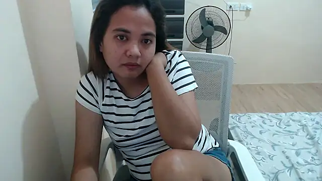 xTheLastVIRGINx webcam