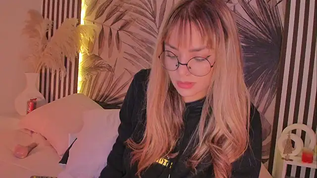 Samaantha-White webcam