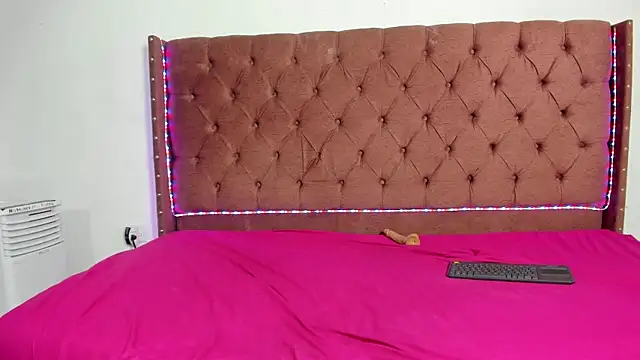 lau_hotfox - Lau_hotfox's free webcam - UK Sex Cams