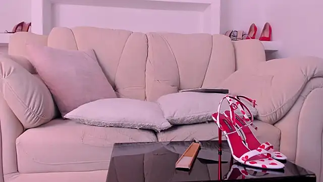 Radiant_Naomi webcam