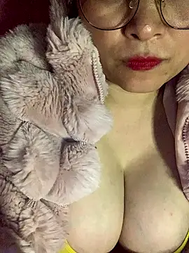 Webcam Model (Star-sweet)  is live.Free join now!