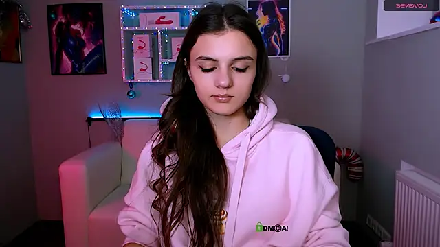 lisa_dark_ (F teen) - play tits