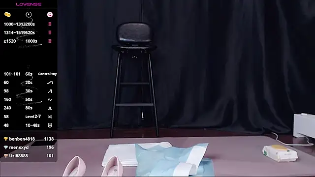 qianqian_ (F young) - 狗爬（无内裤）