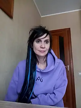 Webcam Model (Francenia_lolis)  is live.Free join now!