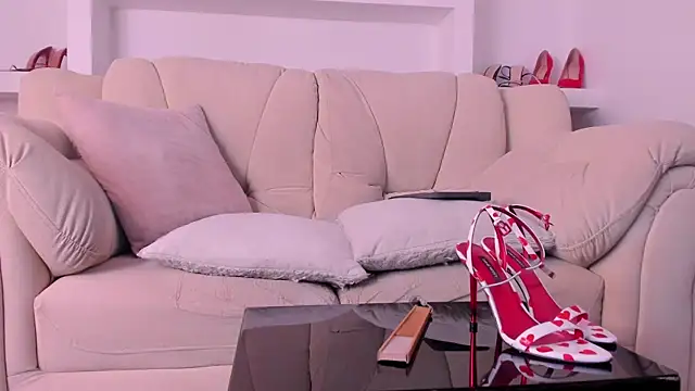 Radiant_Naomi webcam