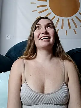 kisavixen - KisaVixen's free webcam - UK Sex Cams