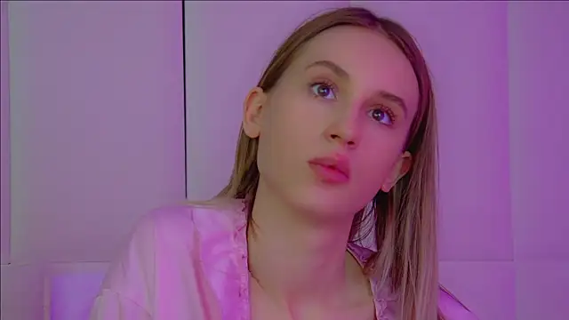 VictoriaHopsons webcam