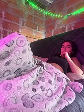 Webcam Model (RAKEL37)  is live.Free join now!