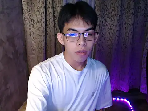 Urhotsilverboy webcam