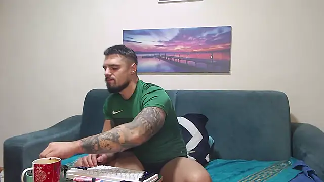 tiberius_hunk - Tiberius_hunk's free webcam