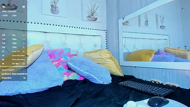 Luciaoregon webcam stripchat model stream image