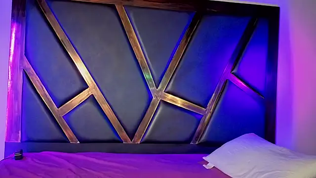 donnasoto (Ask my age) - Shirt Off 👚