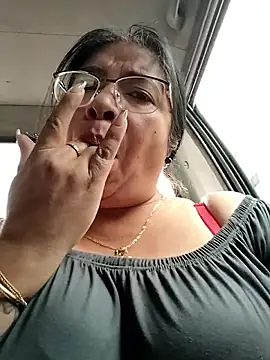 __valentina18's Stripchat show and profile