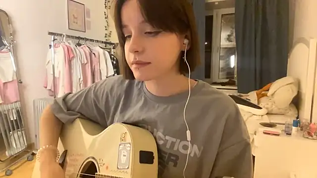 KatiCropley webcam stripchat model stream image