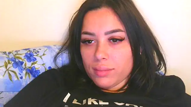 LovelyJulliette webcam