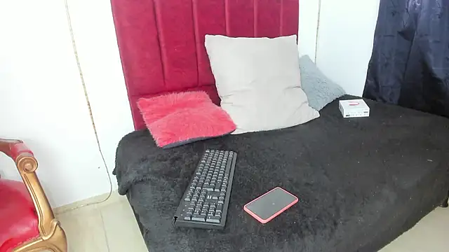 NaughtyAmeliaThompson69 webcam