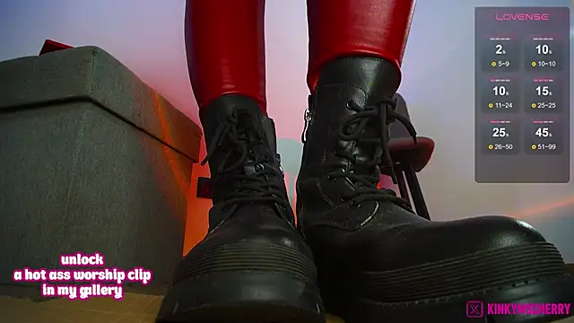 KinkyMissCherry webcam