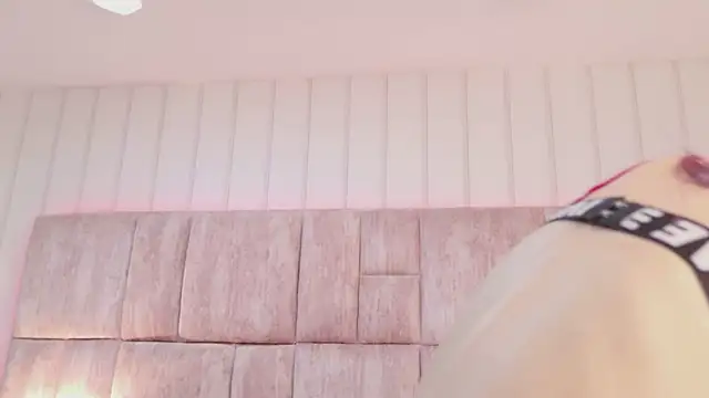 scarlettfoox - ScarlettFoox's free webcam - UK Sex Cams