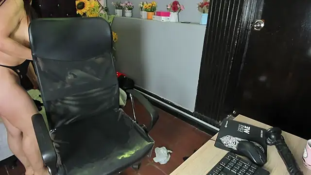 Yaluz_Naugthy webcam