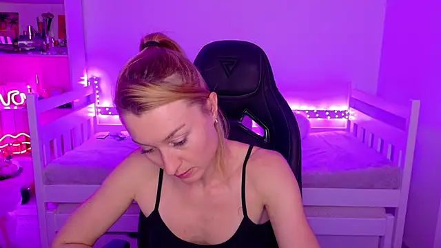 MysticRoxanne webcam