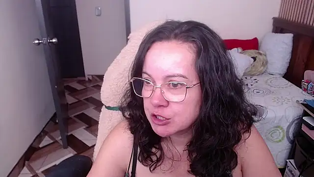 sonialorens_ (F mature) - naked for 5 minutos