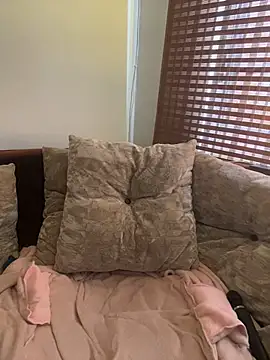 Webcam Model (salomesweet13)  is live.Free join now!