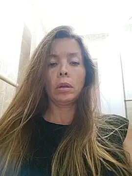 Webcam Model (karina_warthon)  is live.Free join now!