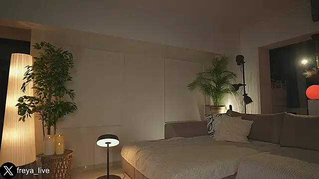 freyacherie (F young) - get me undressed and oily