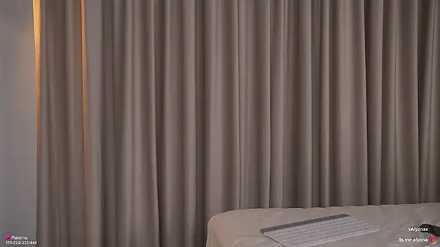 Alyonaqueen_ webcam